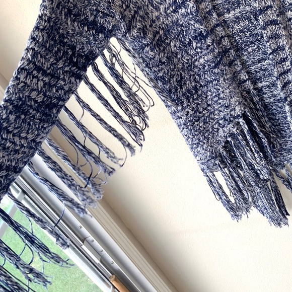 LIKE NEW! Guess Fringe Western Bohemian Sweater Size XS/SM - Picture 3 of 10